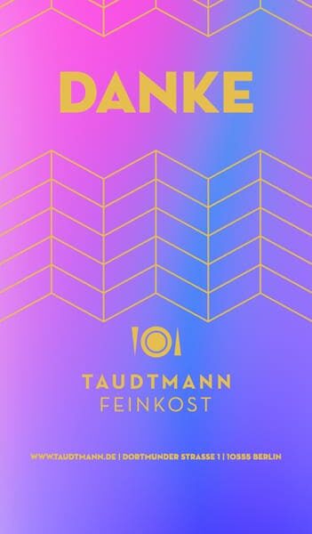💌 Danke Ein strahlender Farbverlauf in Pink, Lila und Hellblau trägt den goldenen Schriftzug „Danke“. Elegant, schlicht und doch modern – perfekt, um Wertschätzung stilvoll auszudrücken. Diese Taudtmann Feinkost-Banderole ist personalisierbarund eignet sich ideal für Dankesgeschenke, Mitarbeiterpräsente oder Kundengeschenke mit Berliner Feinkost.